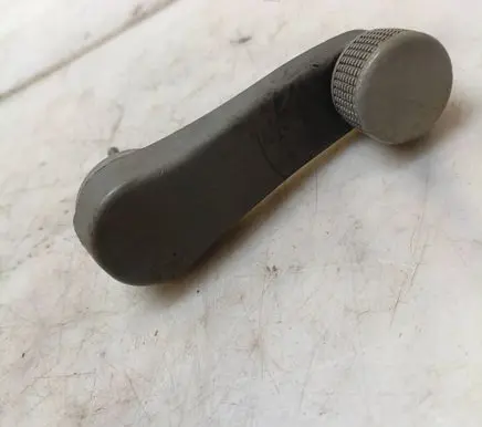 Volkswagen PASSAT B4 Front door window winding handle 3A0837581B