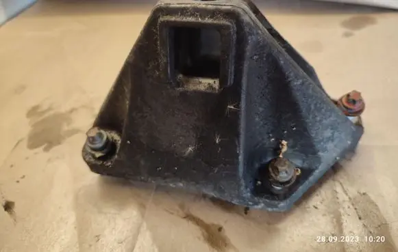 BMW X5 E70 Engine mounting bracket 22116777528