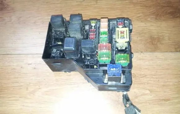 Mitsubishi Carisma Fuse box set