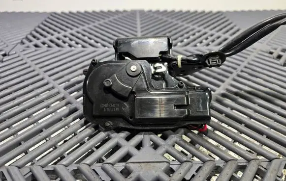 Loading door lock
