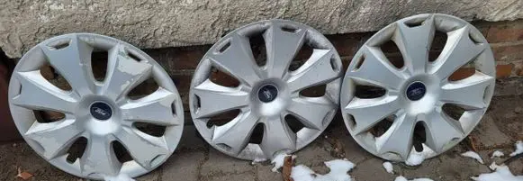 Ford Focus R16 wheel hub/cap/trim 1683453