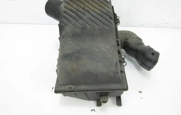 Volkswagen PASSAT B3 Air filter box 