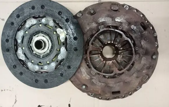 Volkswagen PASSAT B6 Pressure plate 