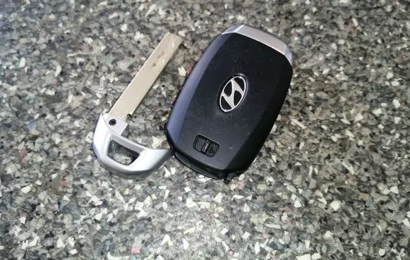 Hyundai Santa Fe Ignition key/card 