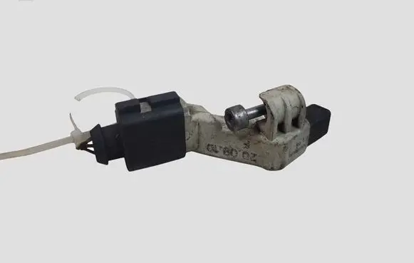 Audi A1 Crankshaft position sensor 03C906433A