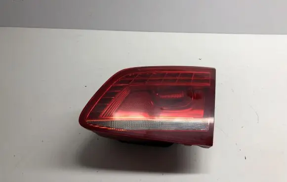 Volkswagen PASSAT B7 Tailgate rear/tail lights