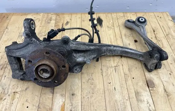 Audi A4 S4 B8 8K Front wheel hub spindle knuckle 8K0407257G