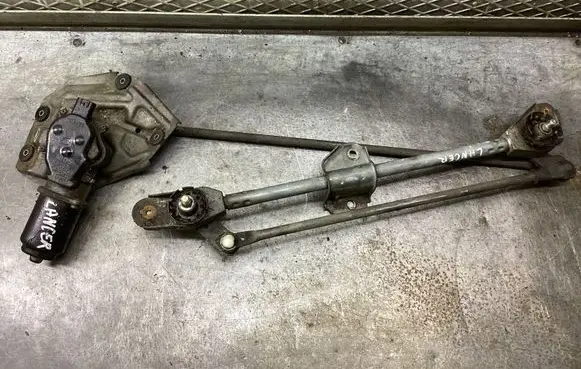 Front wiper linkage