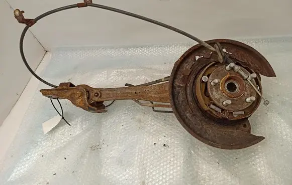 Rear wheel hub spindle/knuckle
