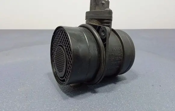 Opel Omega B2 Mass air flow meter 24462266