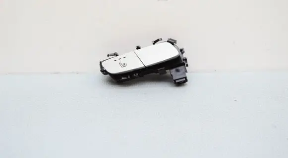 Mercedes-Benz C W205 Seat heating switch A2139057302