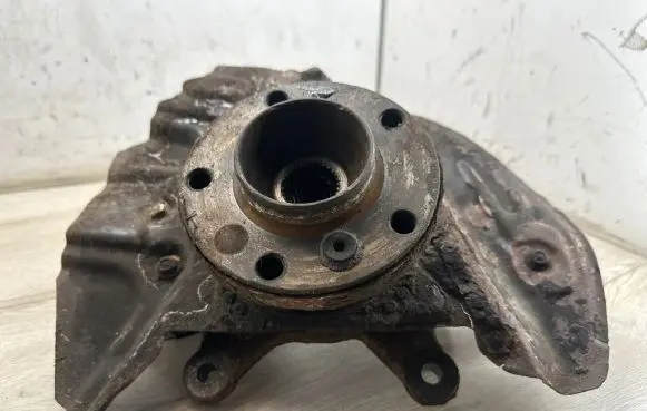 BMW X5 E53 Front wheel hub