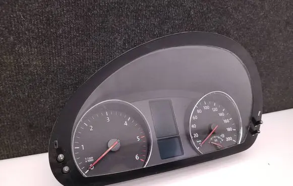Speedometer (instrument cluster)