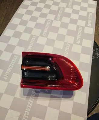 Porsche Macan (95B) Tailgate rear/tail lights 01150003 22032017 95B945093G