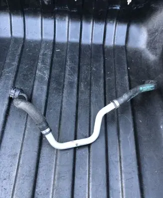 Engine coolant pipe/hose