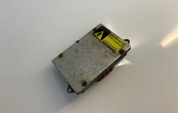Mercedes-Benz E W211 Headlight ballast module Xenon 5DV00829000 1100VD0V85VA 28270103318159