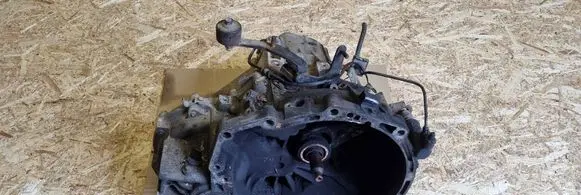 KIA Carnival Manual 5 speed gearbox Y000304868