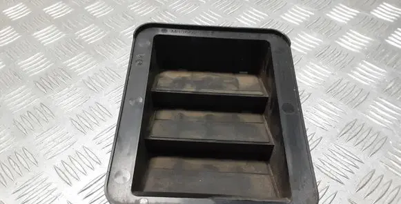 Quarter panel pressure vent