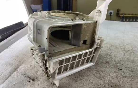 Mitsubishi Pajero Sport I Interior heater climate box assembly housing 1172000610