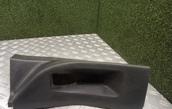 Foot area side trim