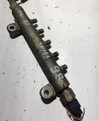 Nissan X-Trail T30 Fuel main line pipe