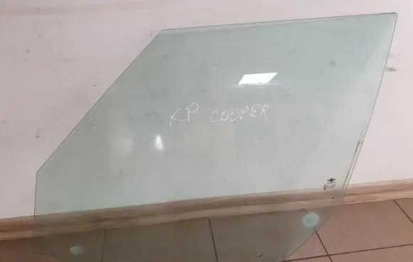 Mini Cooper Countryman R60 Front door window glass four-door