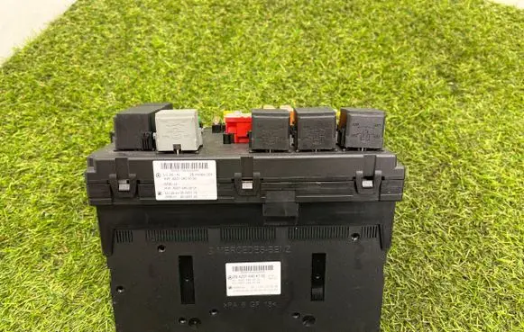 Mercedes-Benz S AMG W221 Fuse box set A2215404762 A2215403550 A2215450801