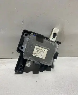 Mercedes-Benz A W176 Aerial antenna amplifier A4638203789 047621A
