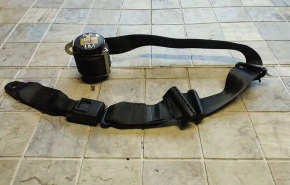Ford C-MAX I Rear seatbelt buckle 3M51R611B68FA