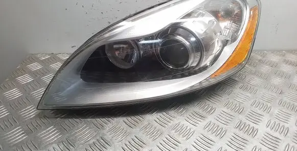 Volvo XC60 Headlight/headlamp 30763136 89902825