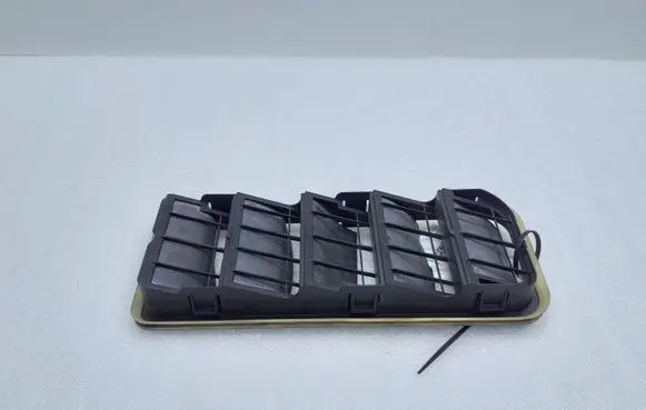 Quarter panel pressure vent