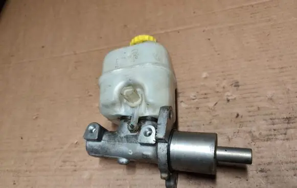 Jeep Cherokee III KJ Master brake cylinder