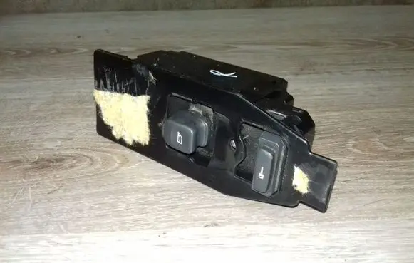 Volvo S60 Electric window control switch 8682950