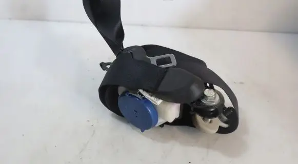 Mazda 6 Front seatbelt