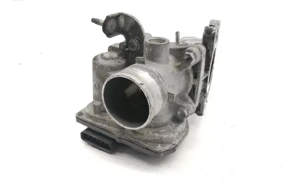 Toyota Auris E180 Throttle valve 261000N030