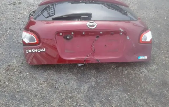 Nissan Qashqai+2 Tailgate/trunk/boot lid