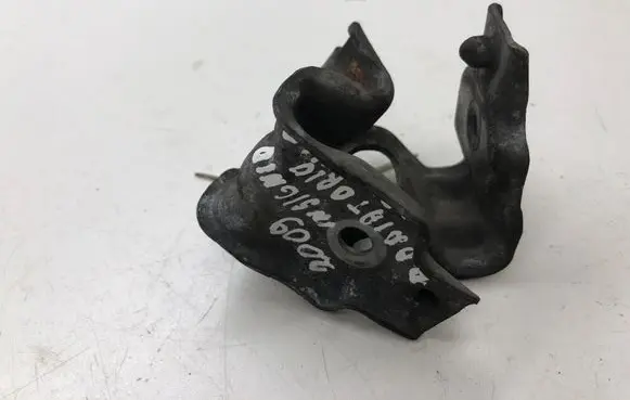 Opel Insignia A Radiator mount bracket 13239137