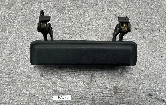 Mitsubishi Pajero Front door exterior handle MB321072