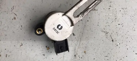 Opel Zafira C Brake pedal sensor switch 25889337