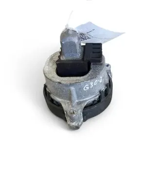 BMW 5 G30 G31 Engine mount bracket 9488384