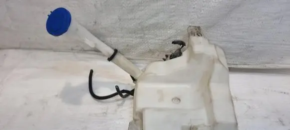Ford Focus Windshield washer fluid reservoir/tank BV61-17B613-CA