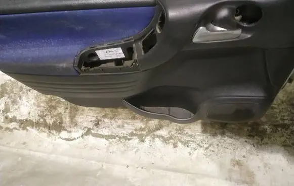 Opel Zafira A Front door card panel trim 