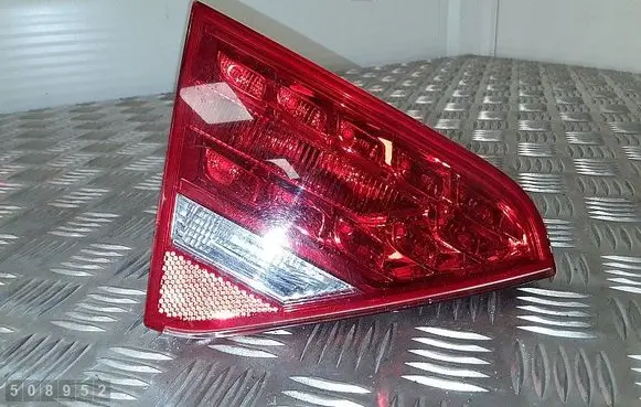 Tailgate rear/tail lights