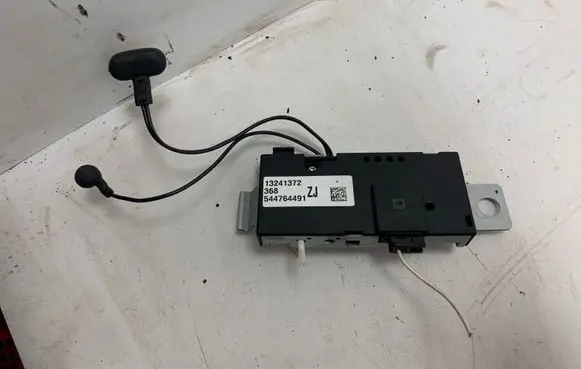 Opel Insignia A Aerial antenna amplifier 544764491 13241372