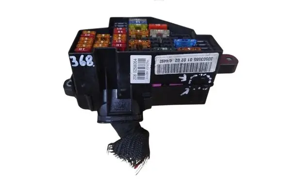 Volkswagen PASSAT B6 Fuse module 586440