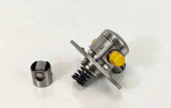 BMW X1 U11 Fuel injection high pressure pump 7934496 0261520766