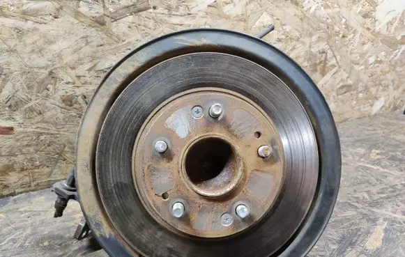 Rear wheel hub spindle/knuckle