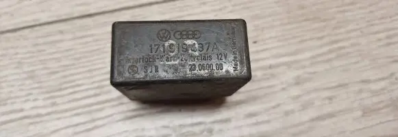 Volkswagen Golf II Other relay 171919437a