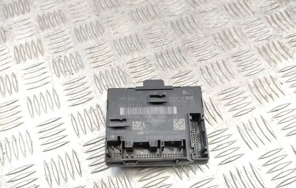 Audi A3 S3 8V Door control unit/module 5Q0959593B