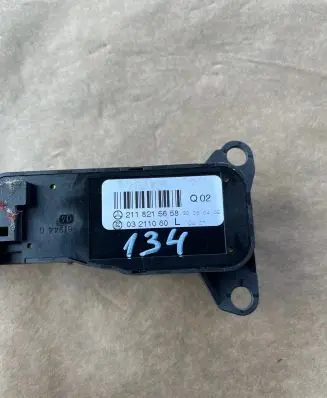 Mercedes-Benz E W211 Wing mirror control module 2118215658